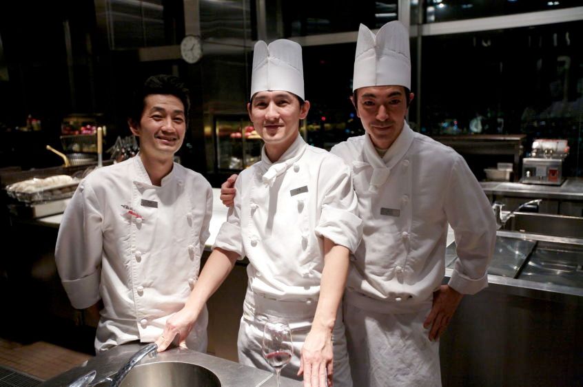 1Japanese_chefs_at_dinner