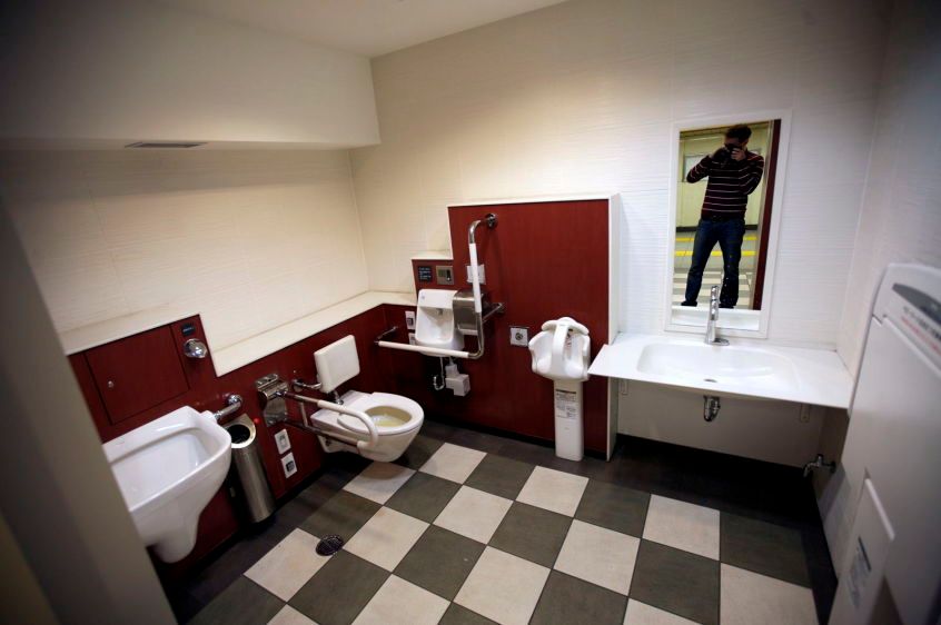 1A_public_bathroom_in_the_SUBWAY