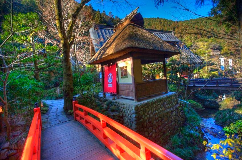 1Vivid_reds_in_this_HDR