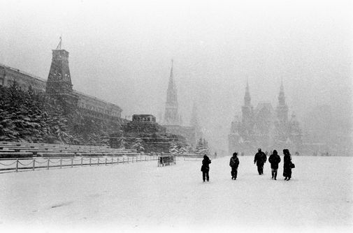 1red_square_winter_1999b
