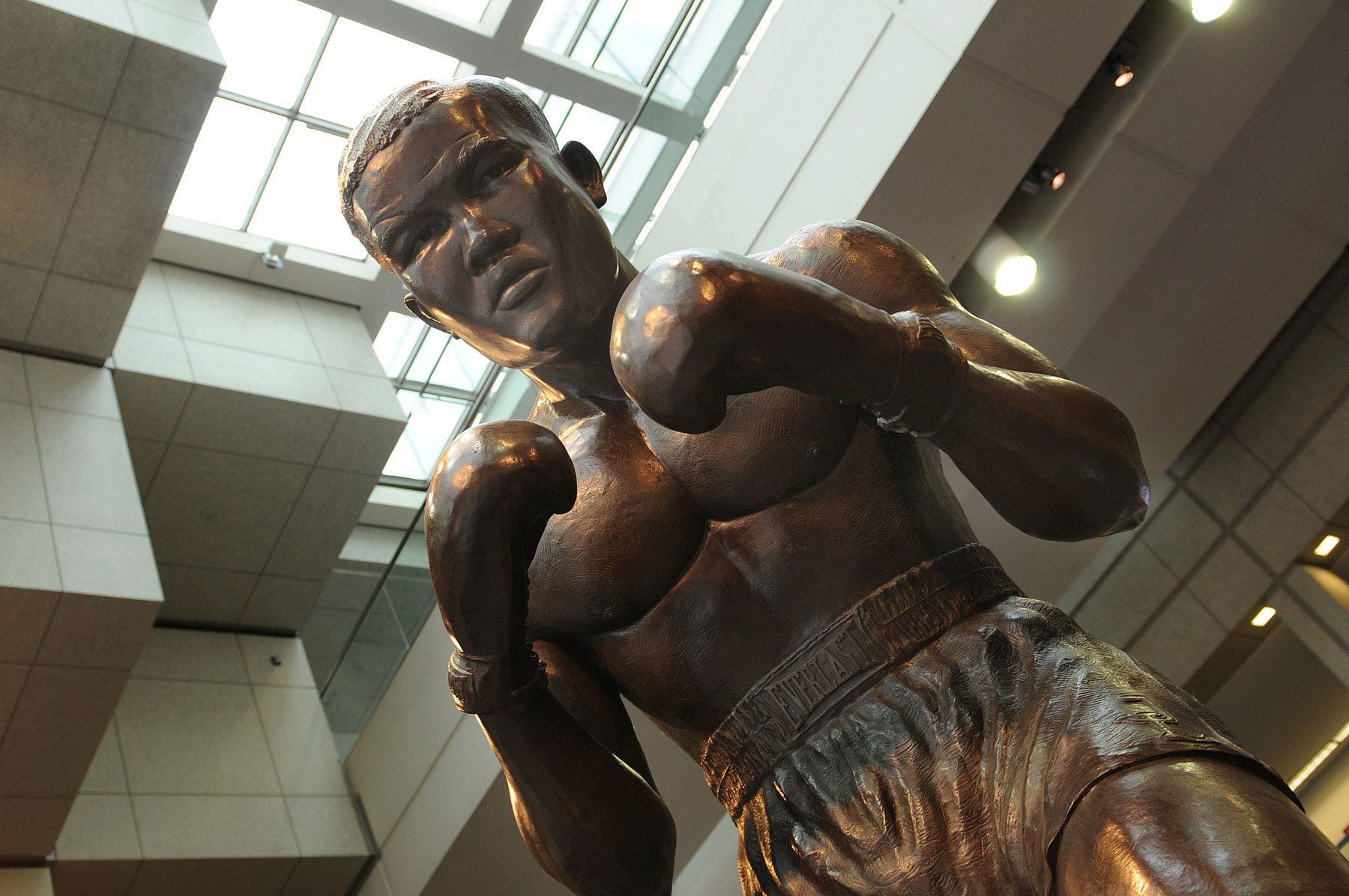 1joe_louis_cobo_hall_sculptor_ed_hamilton_detroit_michigan.jpg
