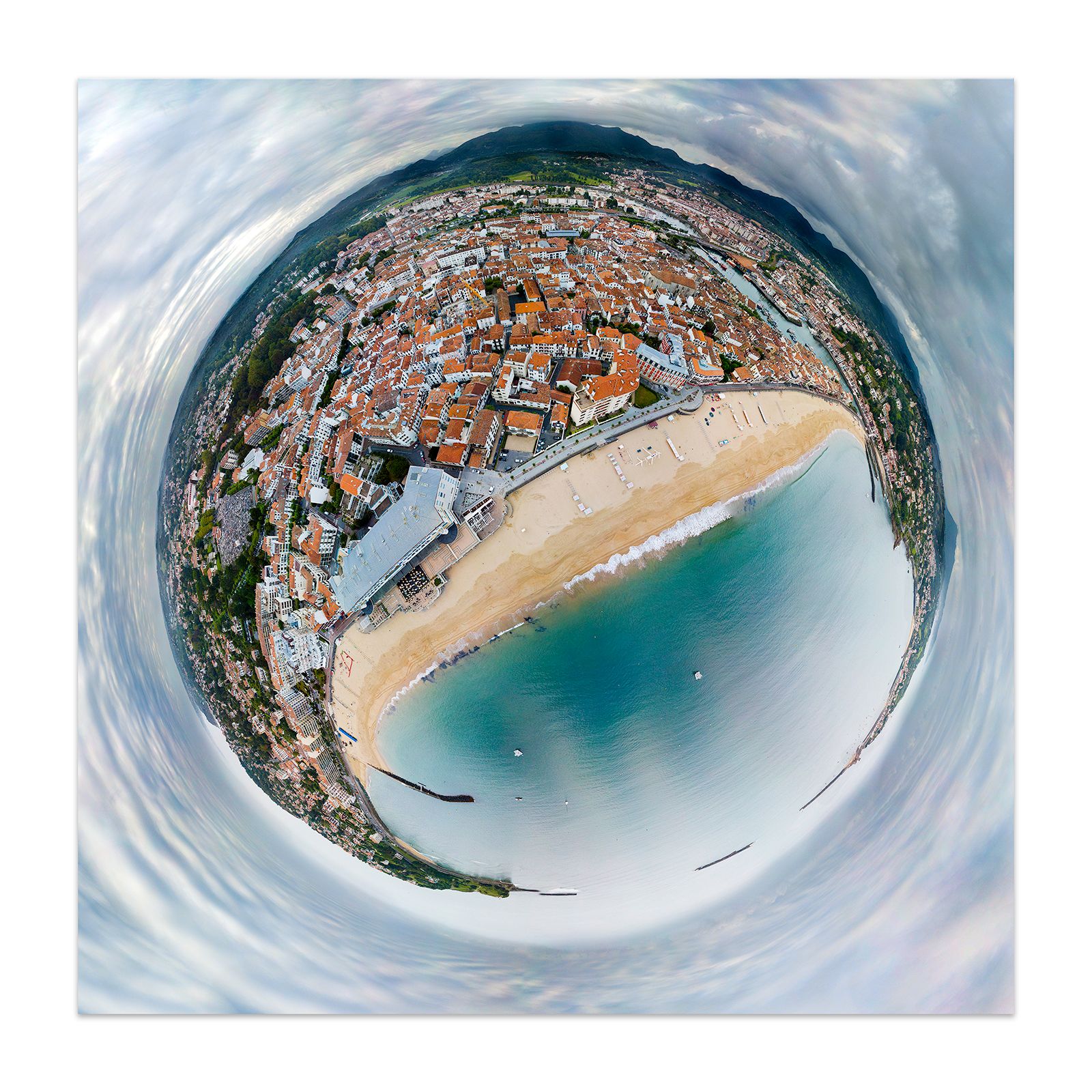 St Jean de Luz. C-print, mounting and framing upon request. Edition of 12 BEACH SUNRISE