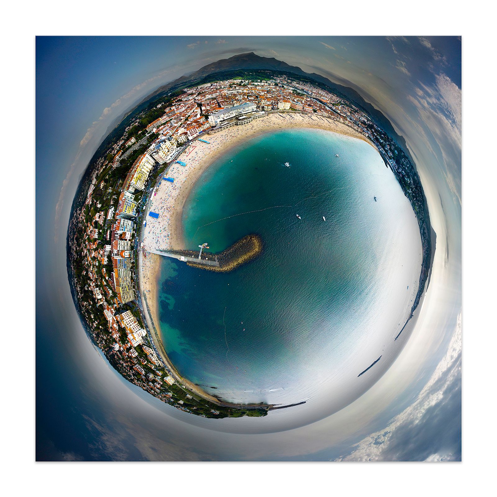 St Jean de Luz. C-print, mounting and framing upon request. Edition of 12 BEACH SUNSET