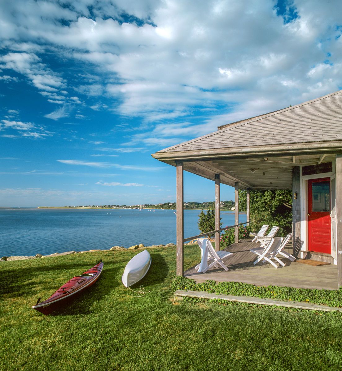1boutrous_exterior_boats_on_lawn_2
