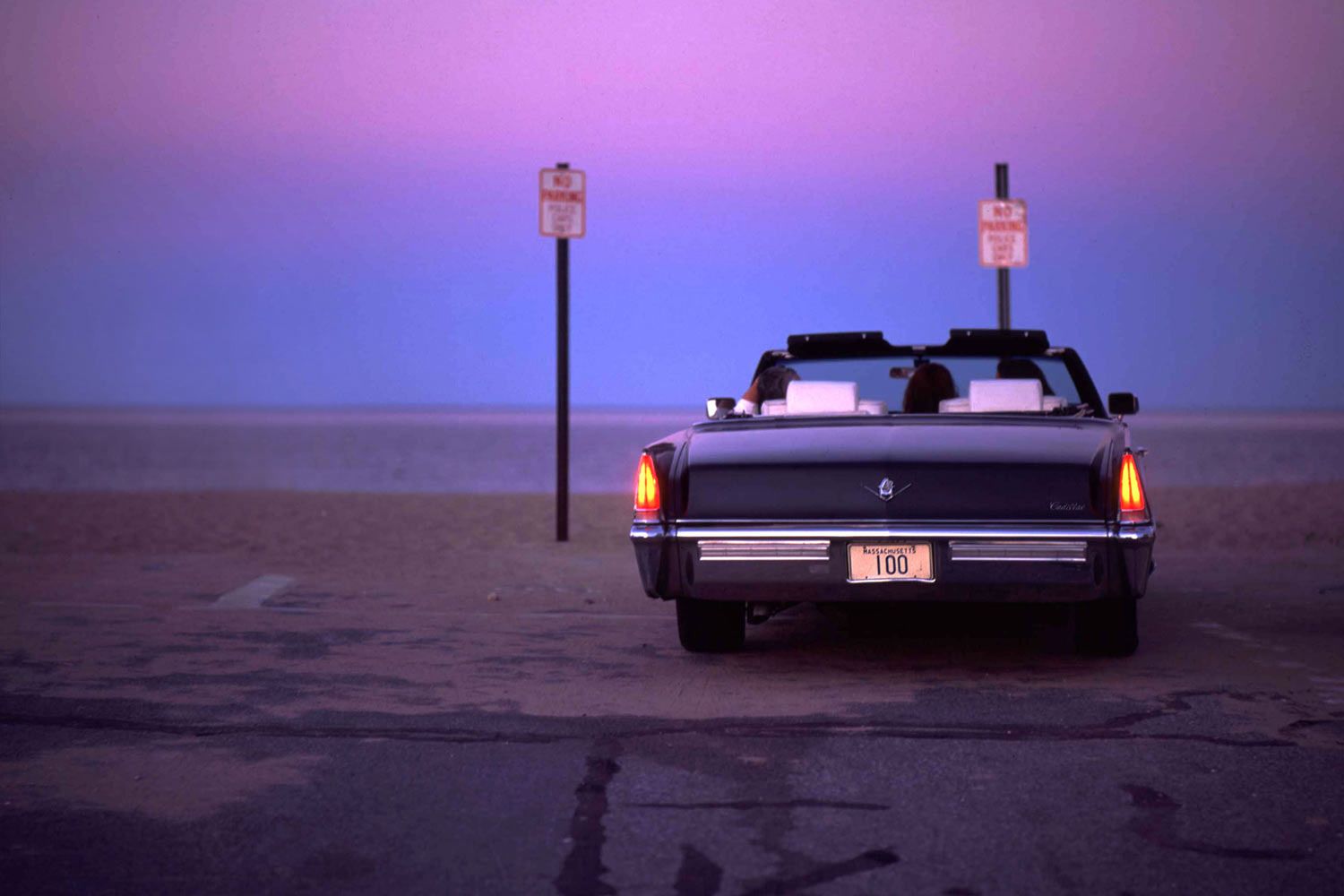 1old_cadillac_at_beach