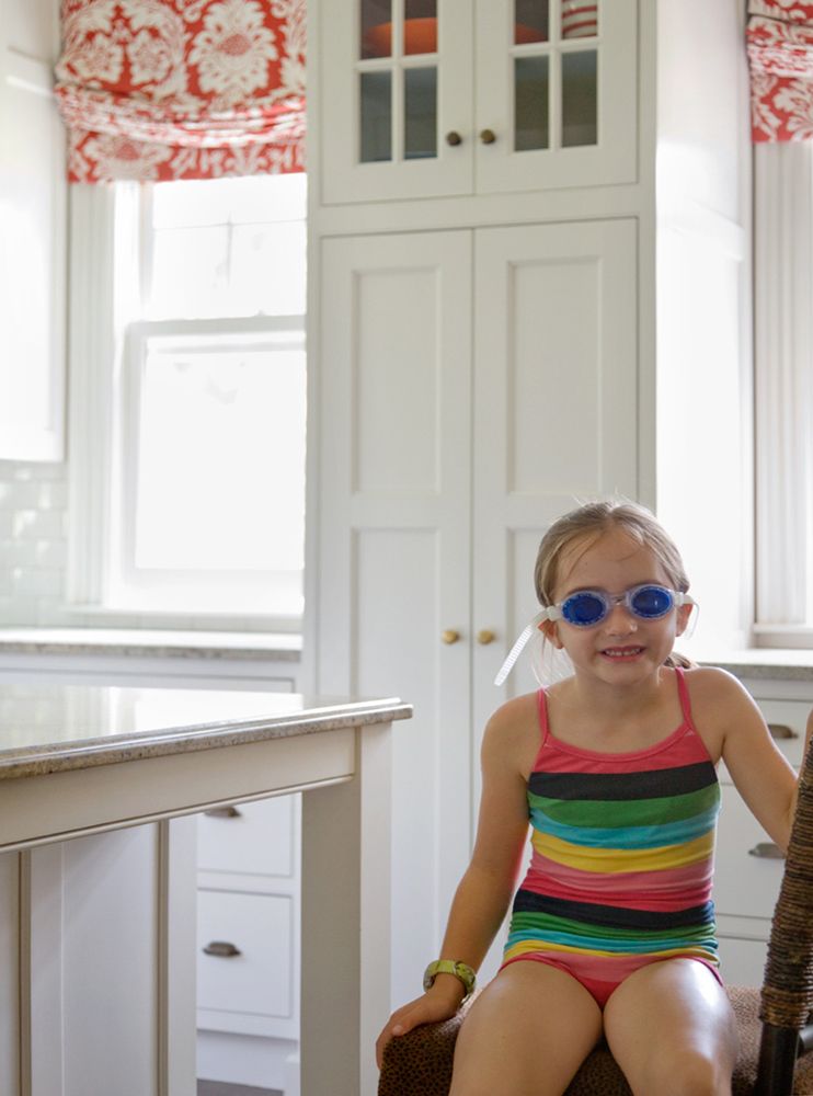 1globe_gomez_6_08_girl_with_goggles