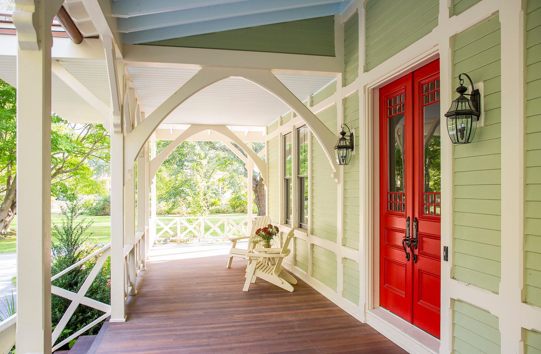 1dne_le_chalet_9_12_porch