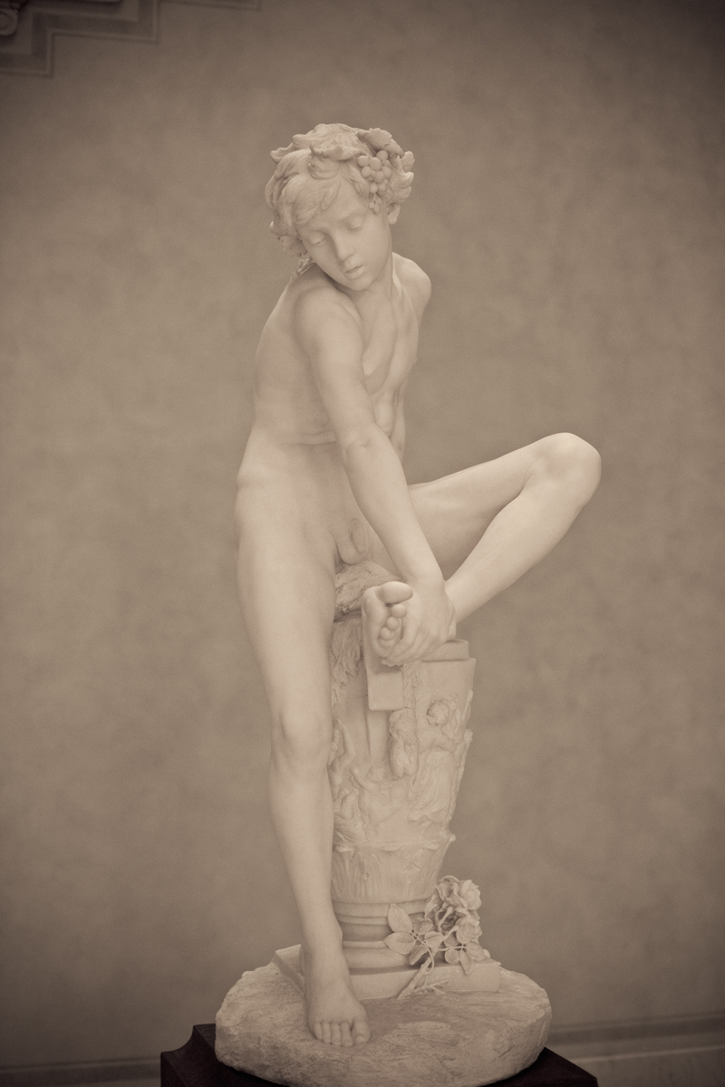 Germany,Berlin,Alte Nationalgalerie (Old National Gallery) 1861, Museum Island, statue of Boy with Thorn (replica) statue of Boy with Thorn (replica)