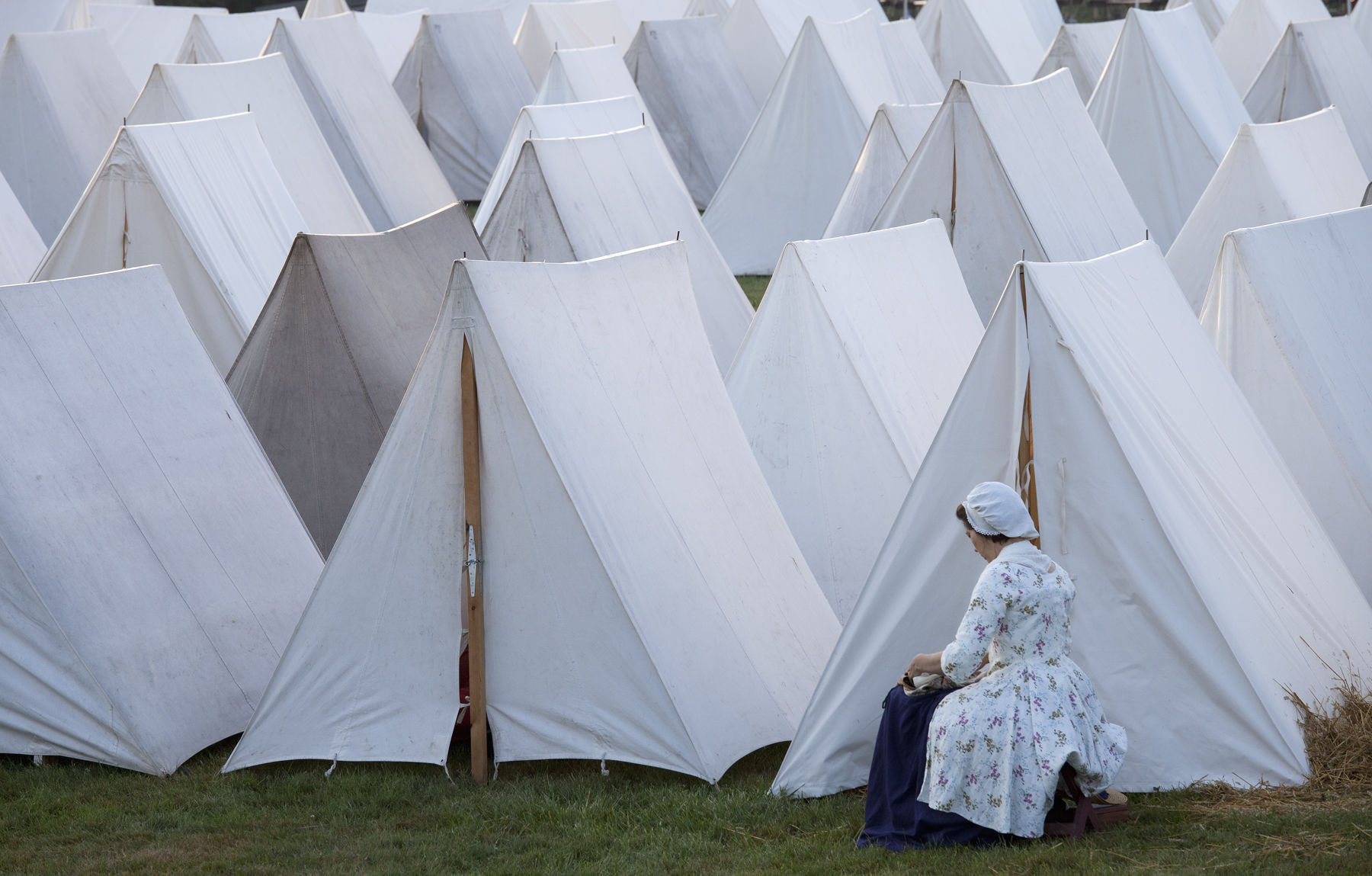 Canada,Ontario,Niagara-on-the-Lake,Fort George National Historic Park, re-enactment of the Revolutionary Loyalist War, rows of white canvas tents and woman. Alamy #DBB68R Re-enactment of the Revolutionary Loyalist War