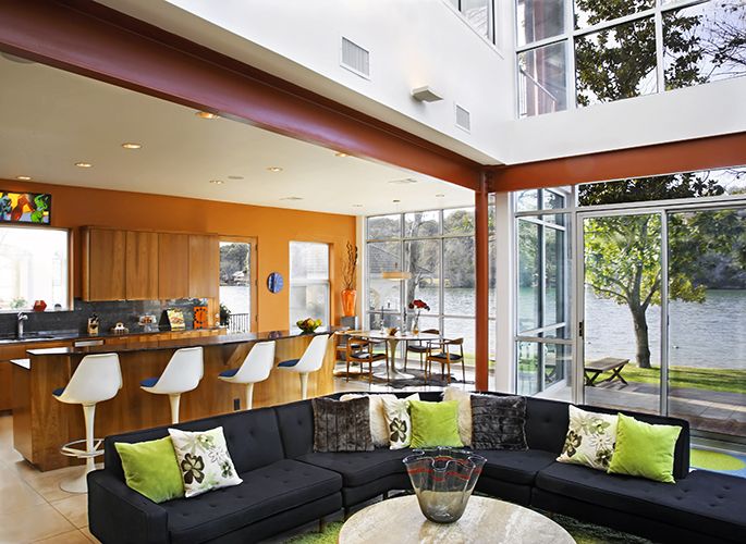 1modern_house_on_lake_austin.jpg