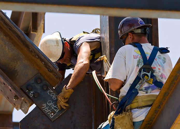 102_ironworkers_bolting_beams.jpg
