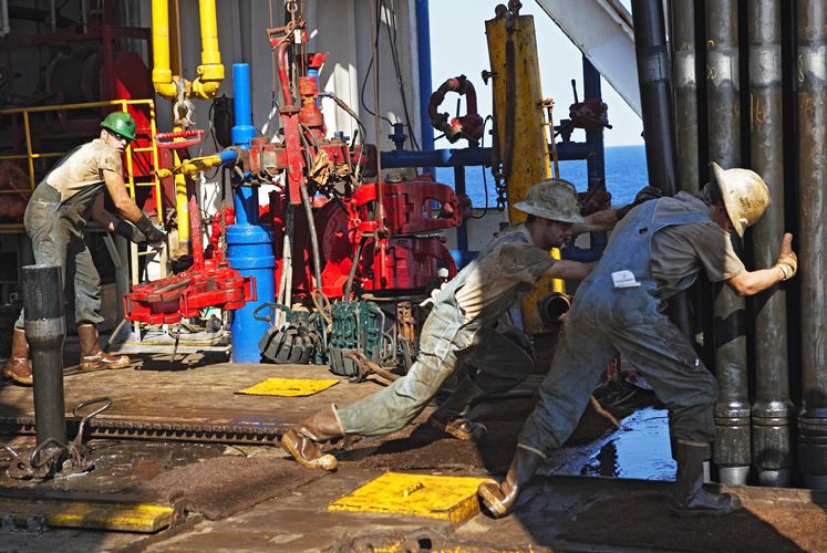 1offshore_oil_rig_workers.jpg
