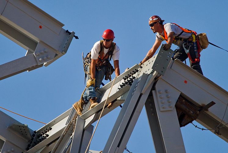 106_ironworkers_ready_for_truss.jpg
