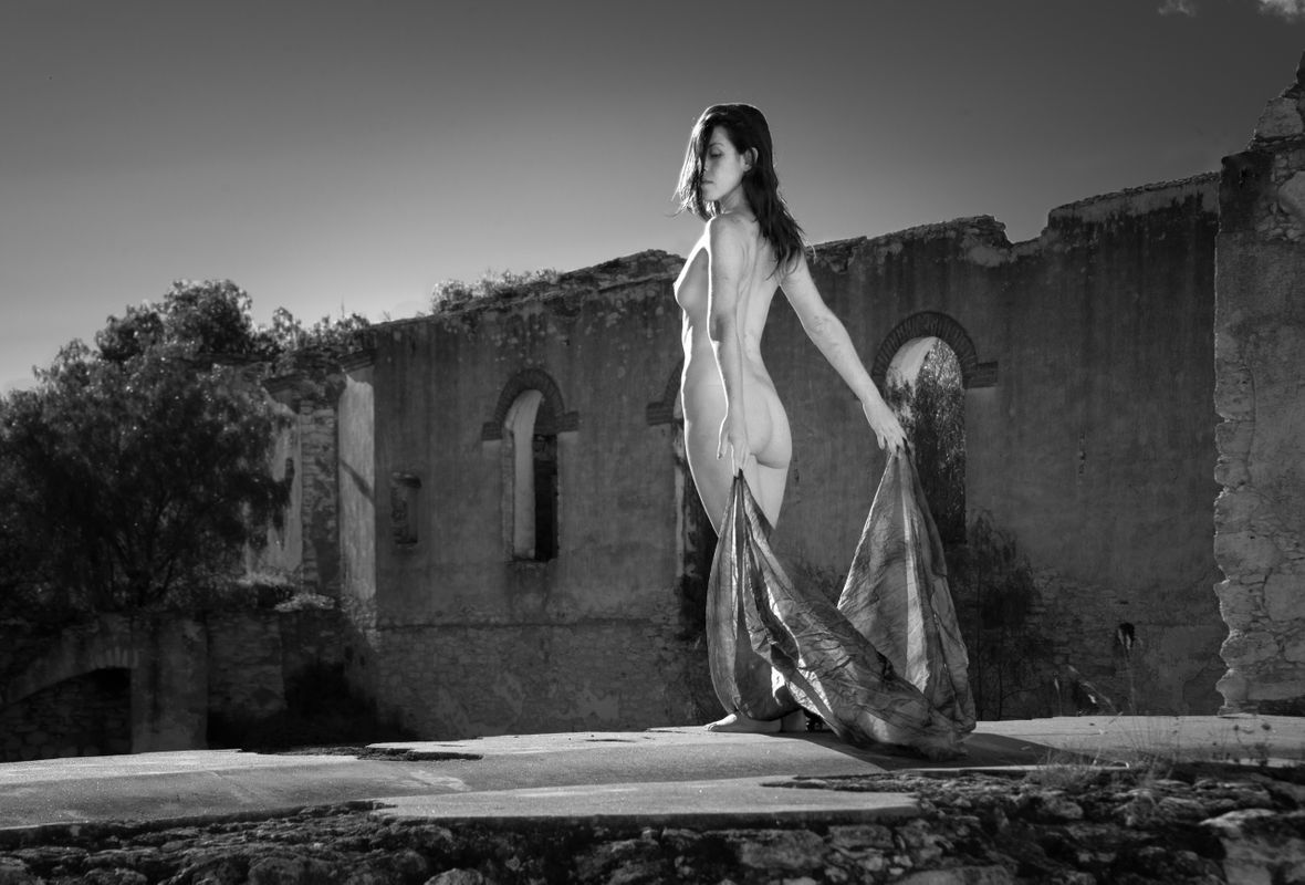 Nude Among Ruins