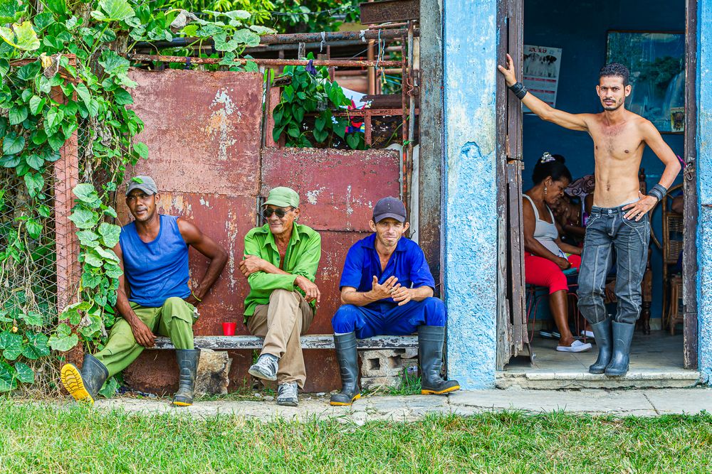 cuba_san_jose_workers.jpg