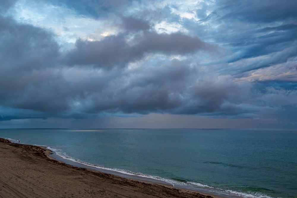 ocean_storm_penetrating_light.jpg
