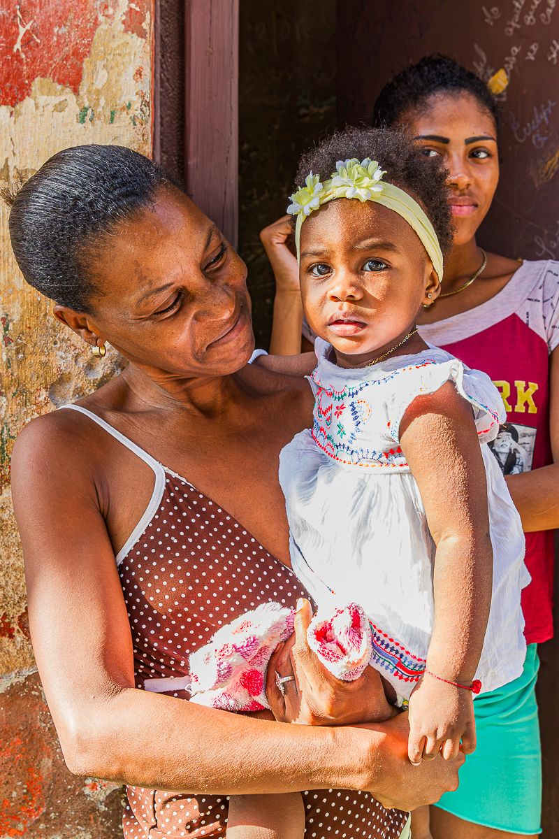 cuba_grandmother_mother_daughter.jpg