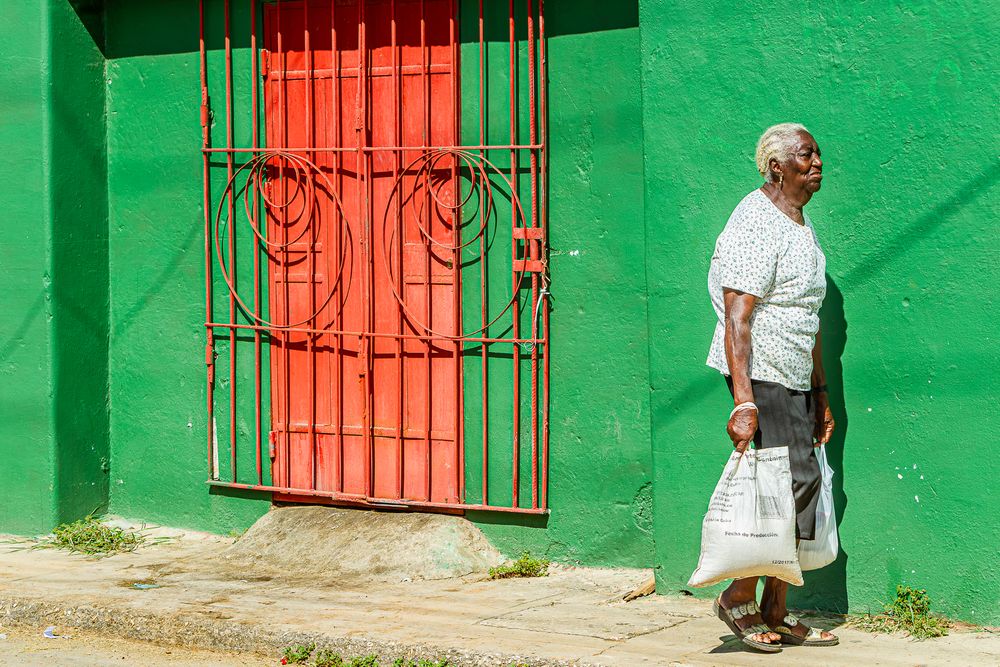 cuba_old_woman_errands.jpg