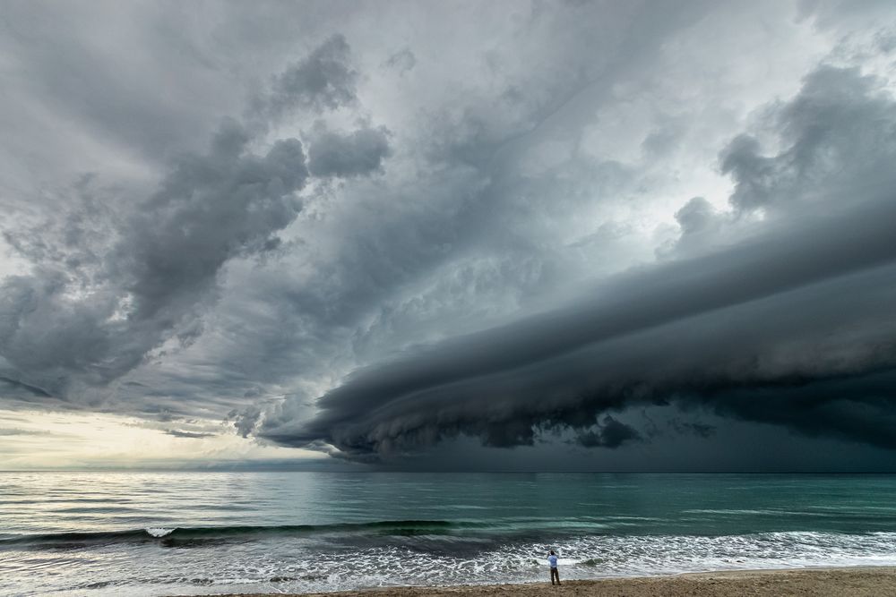 hurricane_ian_shelf_cloud.jpg