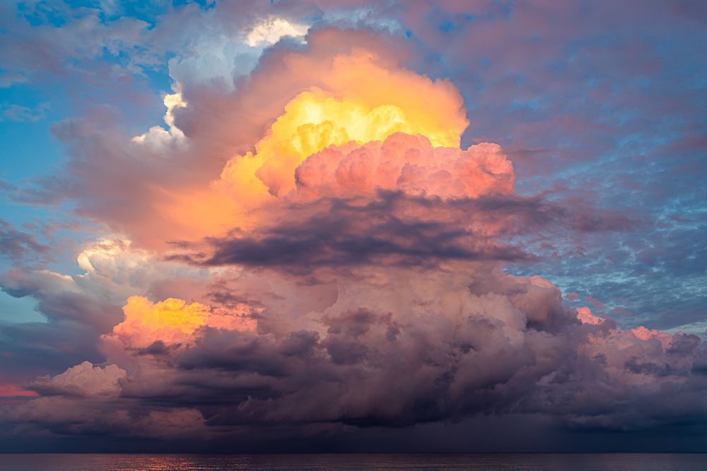 sunset_storm_1800px-1.jpg