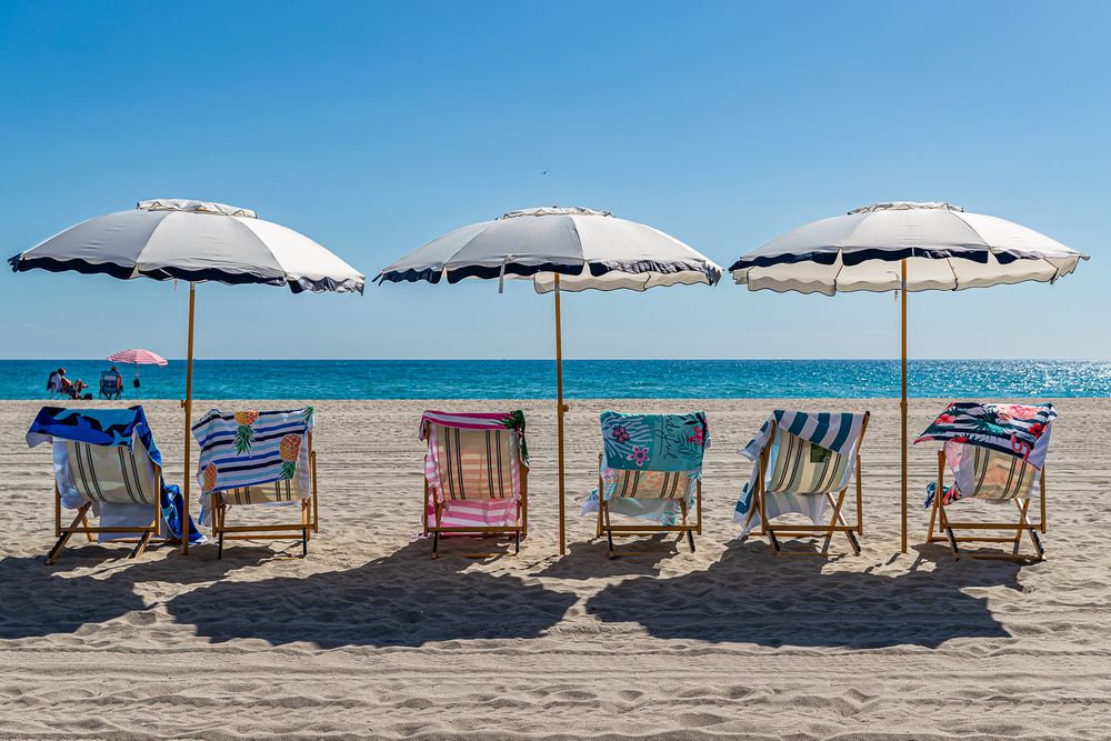 hollywood_beach_3_umbrellas.jpg