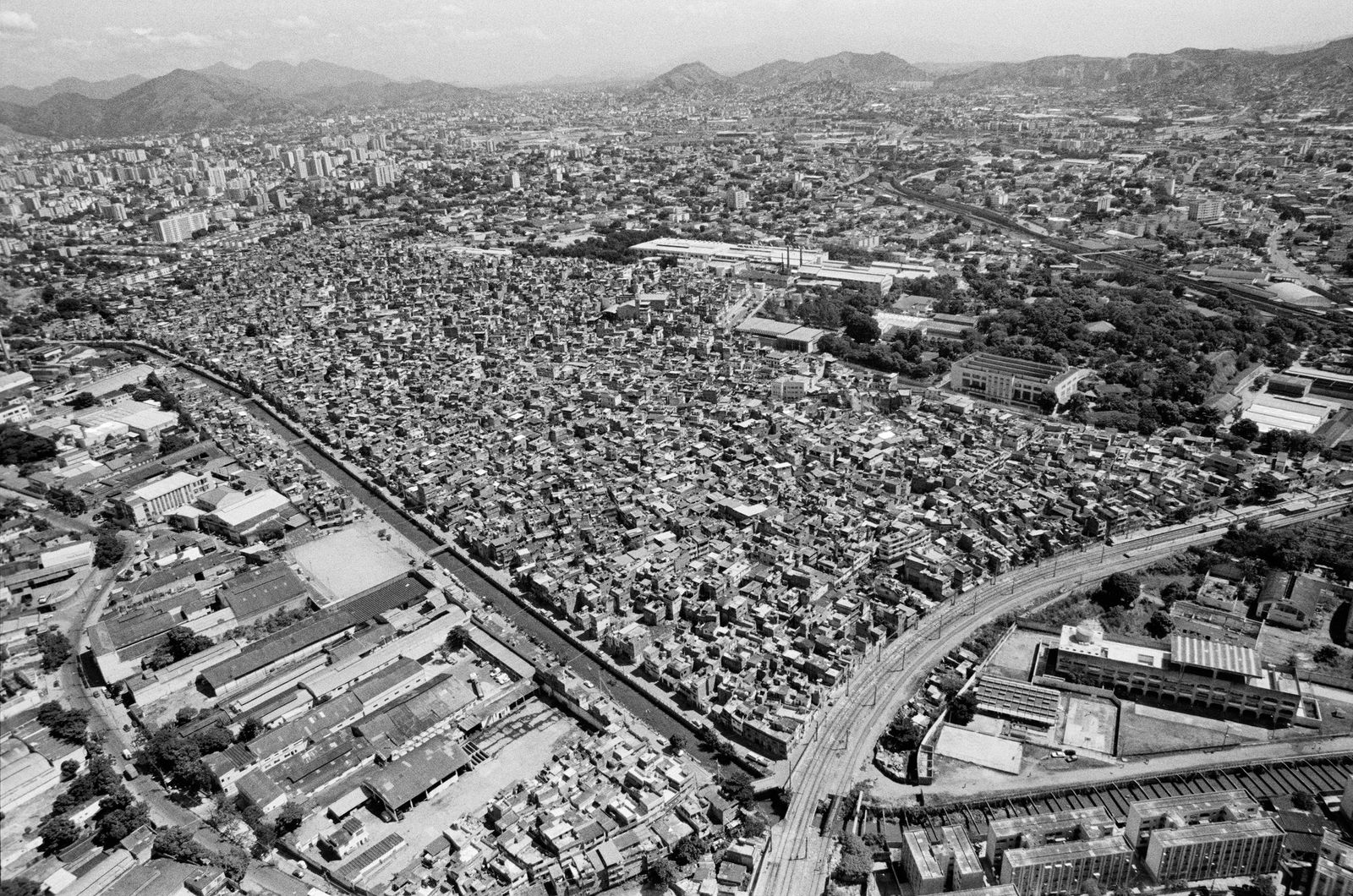 005 - Favelas do Rio by Andre Cypriano.jpg