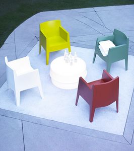 1r4PlasticChairs_LightboxWeb