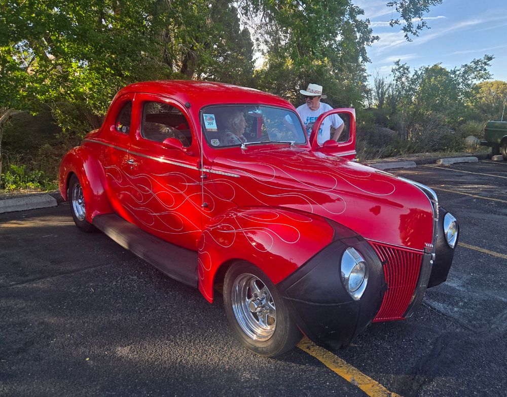 1940 2-door Ford sedan.jpg