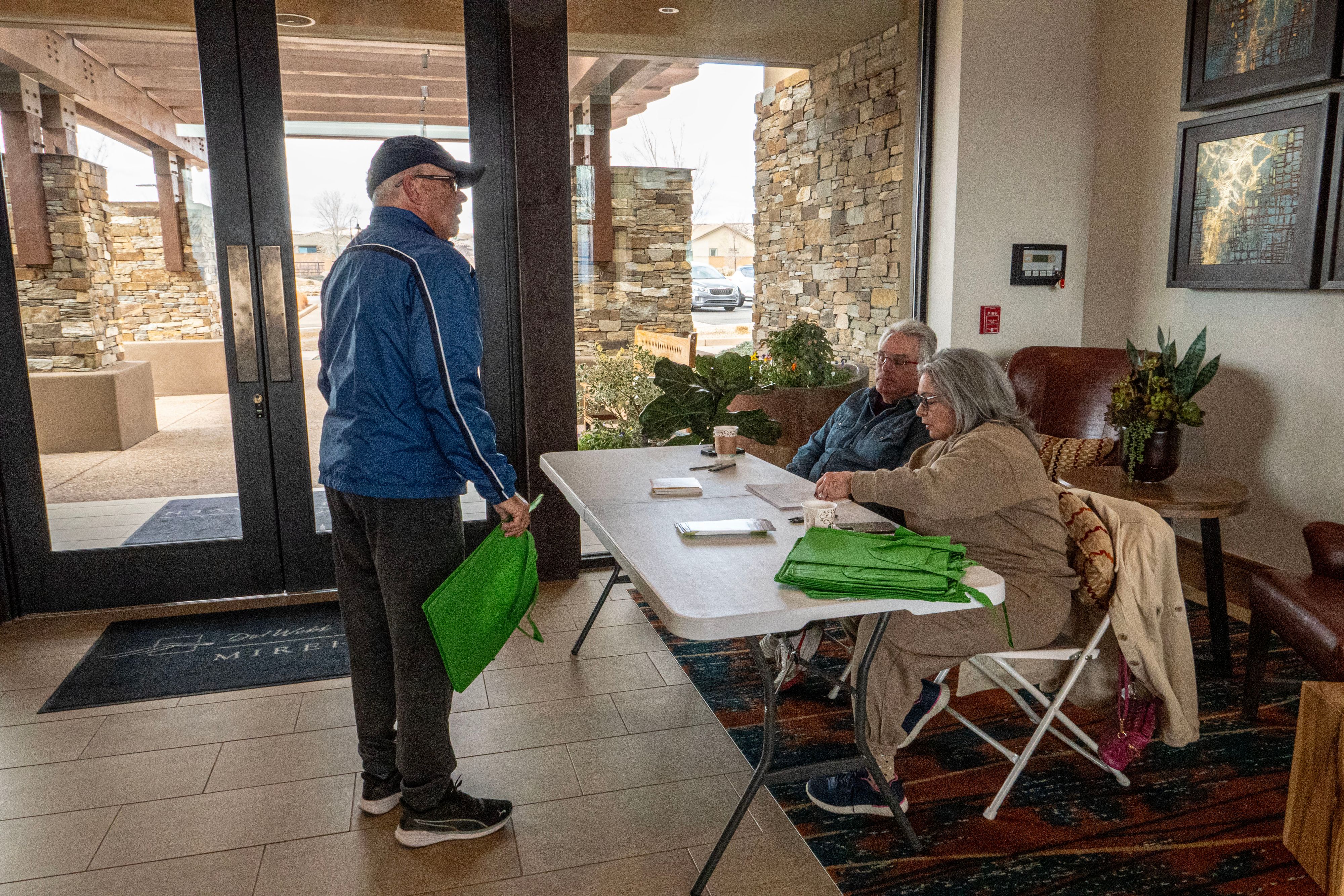 Check in table at the Amenity Center. 10. L1000422 pp.jpg