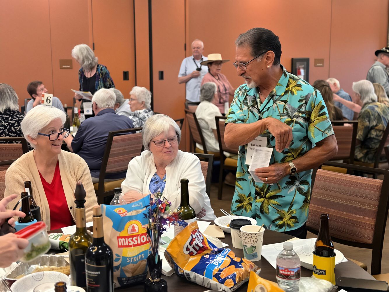 Suspect, Frankie Franchetti, Victor Rodarte, chats with a table of slueths Victors interview4.jpg