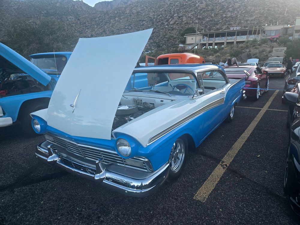 1957 Ford Fairlane.jpg