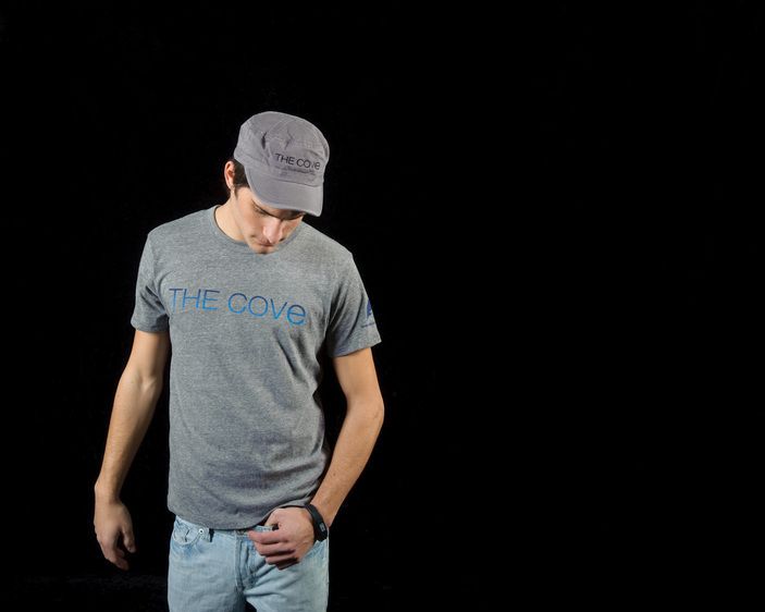 1r20100317_the_cove_movie_merchandise_dhf_1798