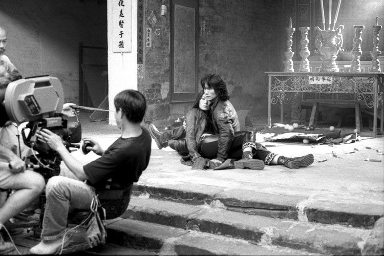 1Robin_n__B_on_floor