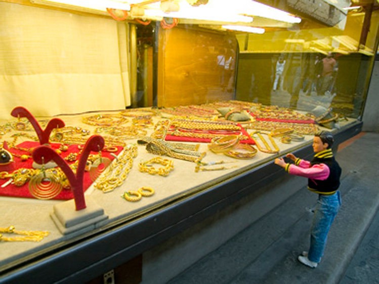 Shopping for Sha lana on the Ponte Vecchio, florence, italy