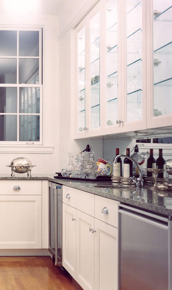 In a Rosario Candela building, this renovation restored the apartment prewar grandeur while creating new rooms for family life from the original servant's quarters.  Carefully proportioned architectural details compliment the distinctive interior furnishings.  The renovation was completed in 1996, and further work was implemented in 2010 for the same client. Park Avenue Apartment