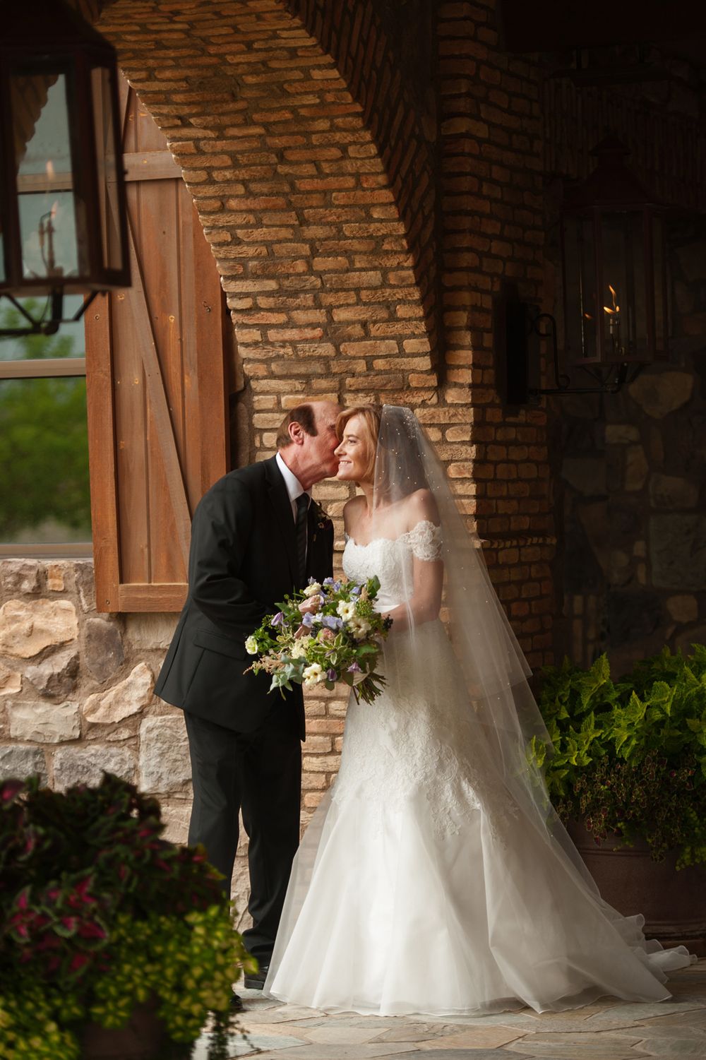 wedding and engagement photographer colorado springs