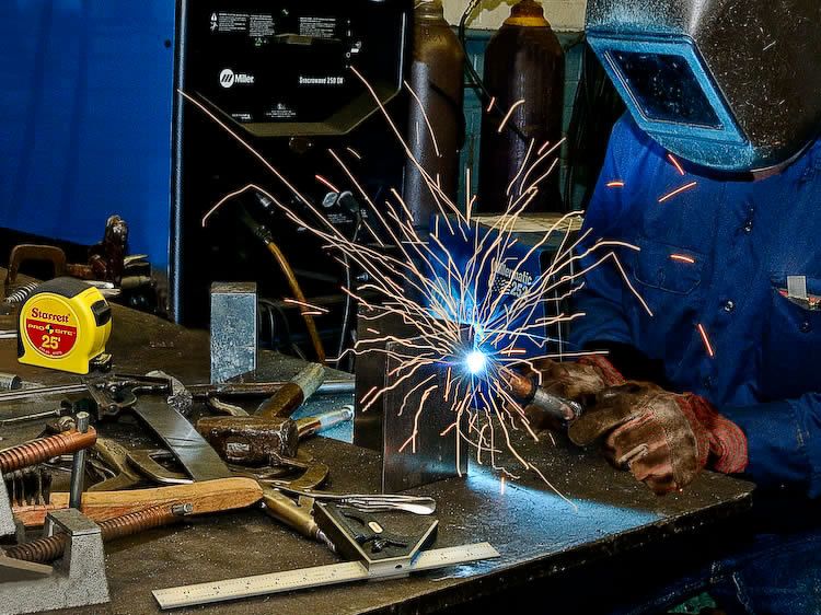 27_0_626_1weldingshop_r1.jpg