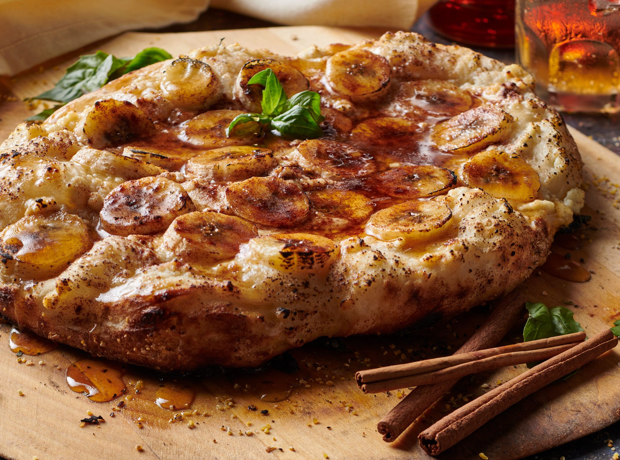 Banana cinnamon honey pizza_1.jpg