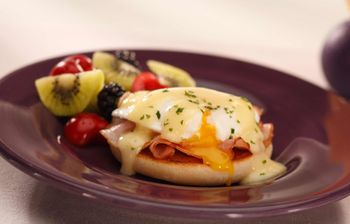 Breakfast Food Photography-Eggs Benedict 