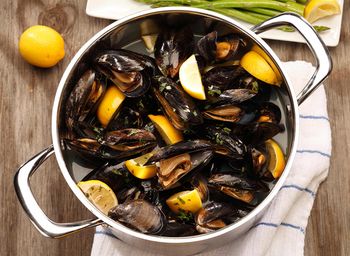 Dinner Food Photography-Steamed Mussels 