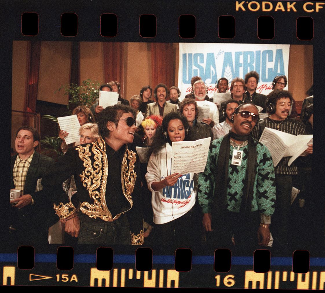 USA Africa, Group shot singing