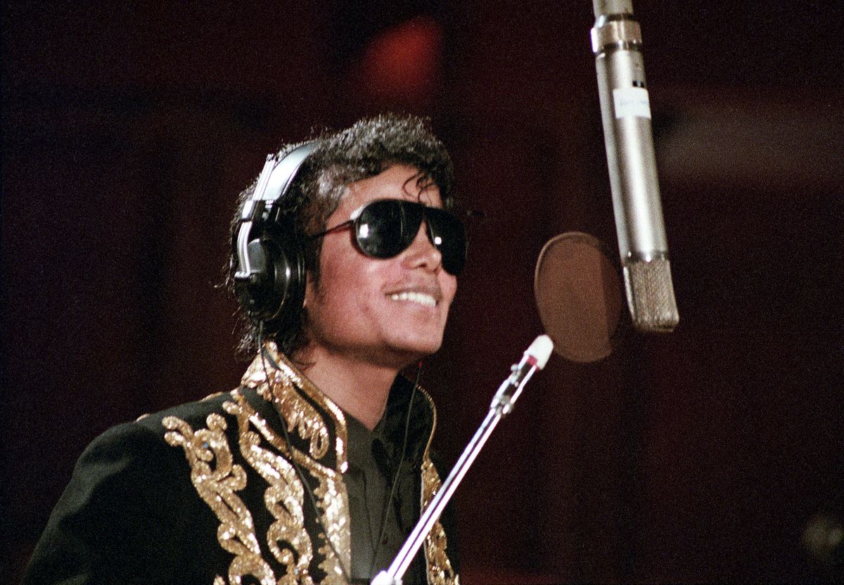  Michael Jackson at mic, USA for Africa