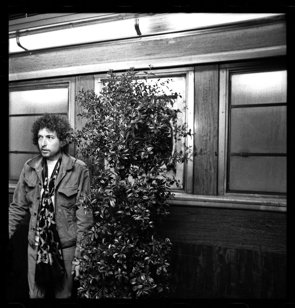 Dylan Returns from Hiding, 1975