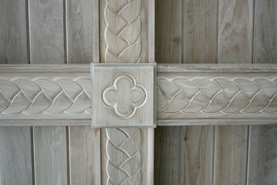 03-carved_beams.jpg