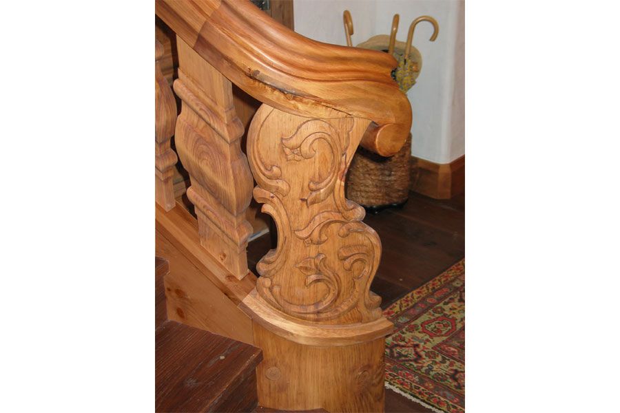 04-carved_newel.jpg