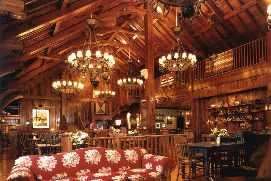 saddle_ridge_restaurant_ceiling.jpg
