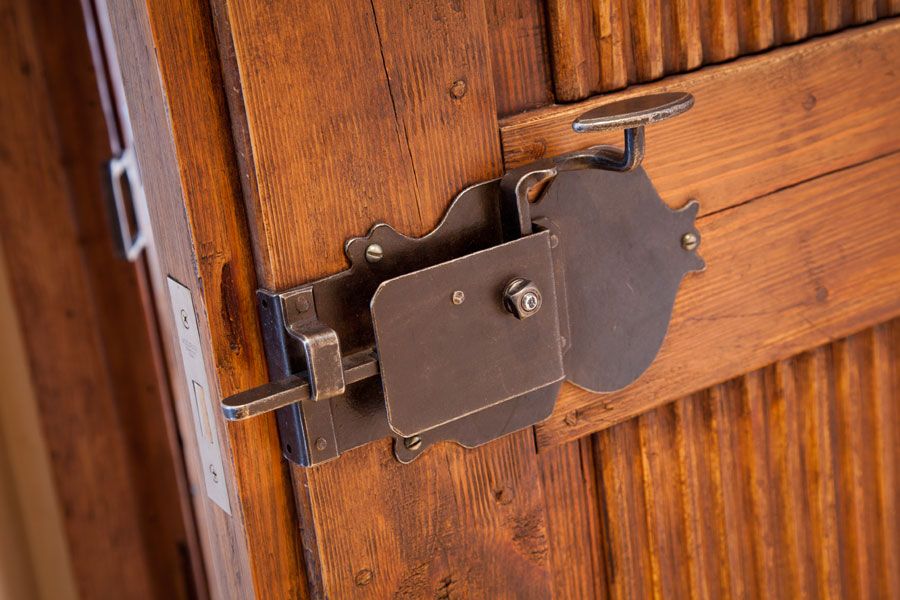 08-door_hardware.jpg