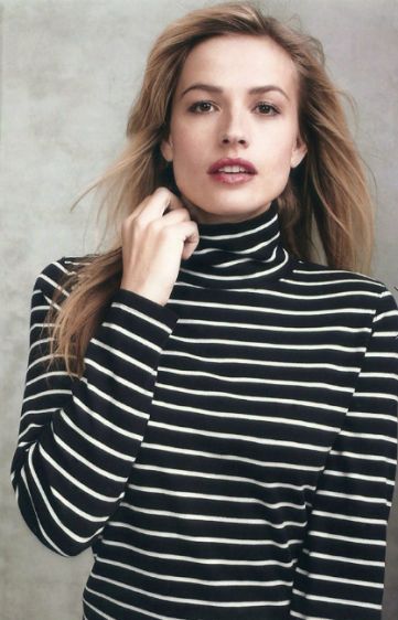 1le_kim_stripe_turtleneck