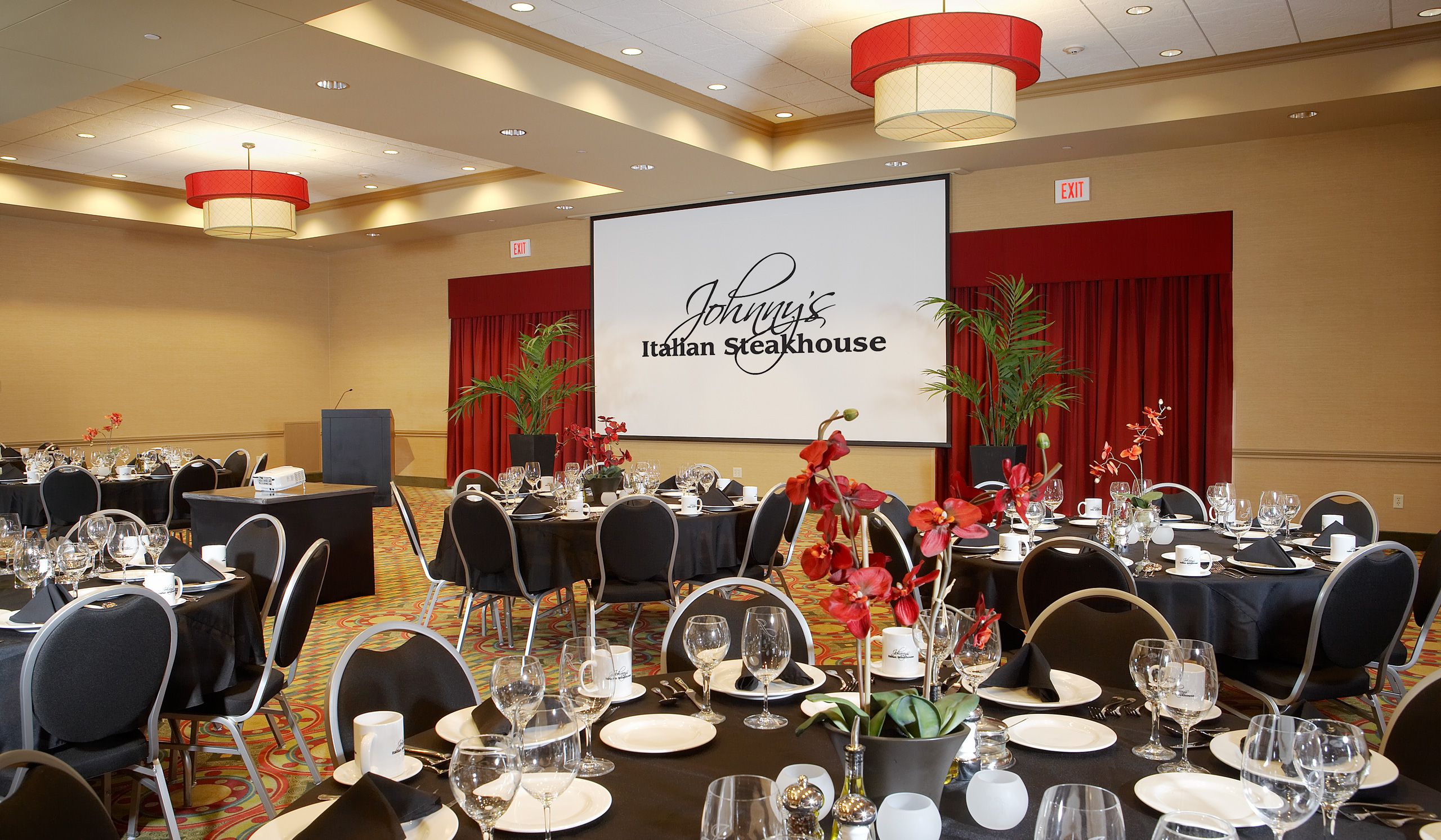 Johnny's Italian Steakhouse, Holiday Inn Express