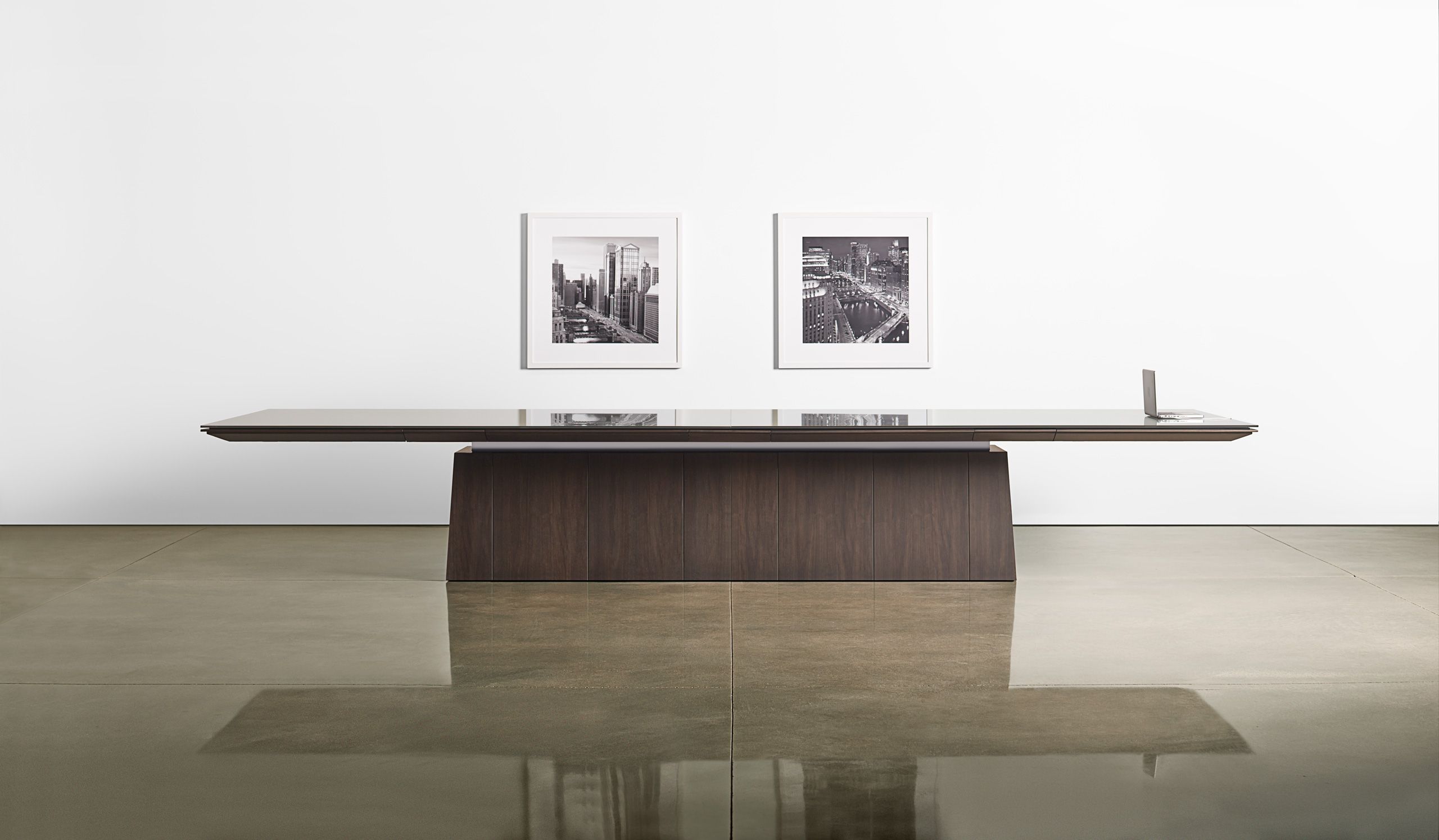 Halcon table, furniture photograph